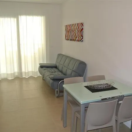 Apartment Cozy Flat 200 M From The